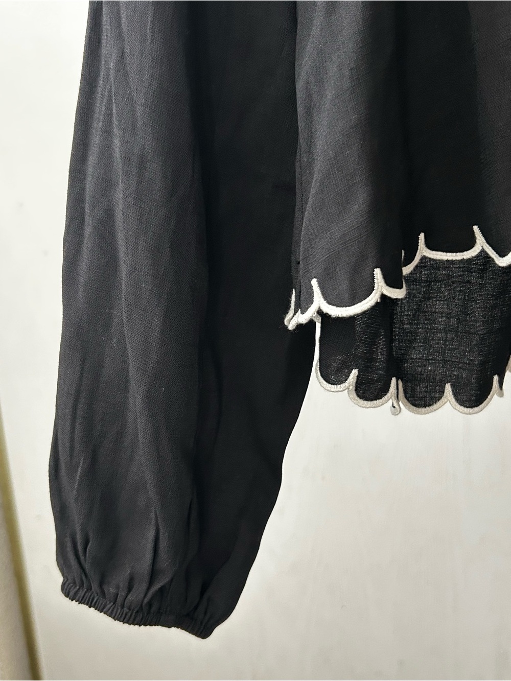 Francesca's Collections Black Long-Sleeve Peasant Top with White Scallop Trim - Picture 3 of 5
